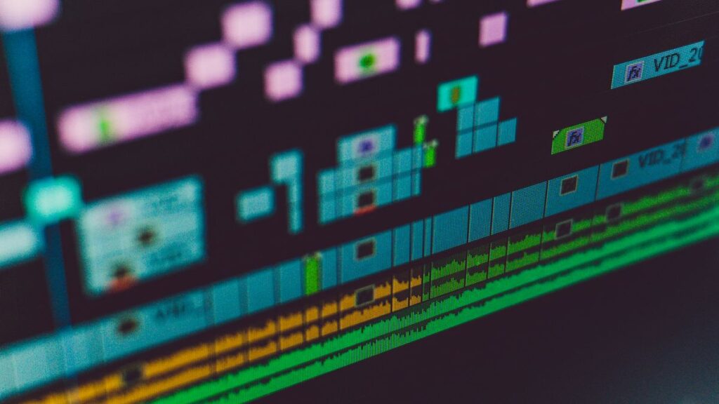 動画編集のタイムラインを斜めから写した画面。Bufferに動画をアップロードするときの仕様のイメージ