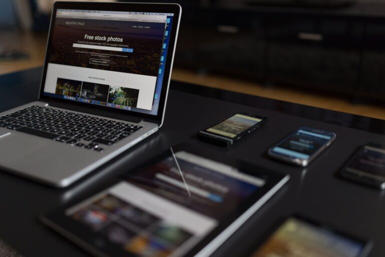 ノーコードのサイト制作を副業で受ける｜月額の利用料は誰が払うか、支払いオーナーの落とし穴
