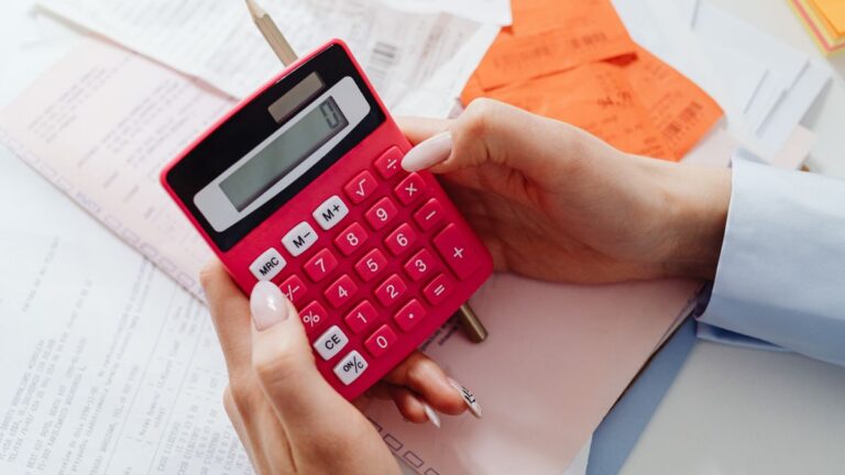 副業の確定申告、20万円ルールって結局どういうこと？2025年分から基礎控除も拡大
