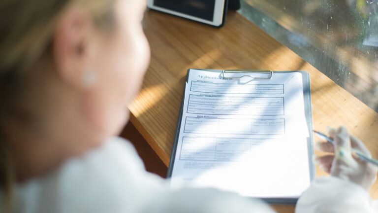 ライバーの賃貸審査と保育園の就労証明｜職業欄に何と書くか、収入をどう証明するか