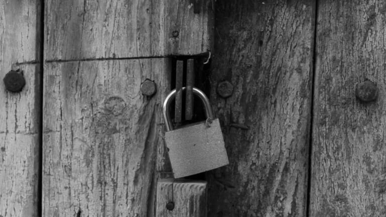 Notionのページロックは、外からの削除まで通します｜守れるのは渡す権限だけ