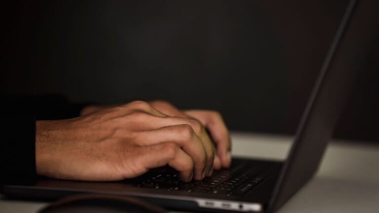 ChatGPTの情報漏洩、「学習させない設定」で防げるのはどこまで？仕事で使う20代が確認する5つと、入れてしまったときの手順